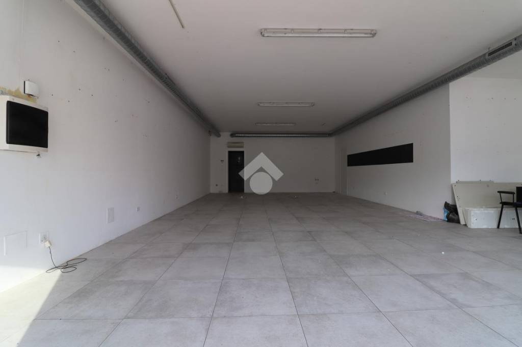 ufficio in vendita a Porto Mantovano in zona Sant'Antonio