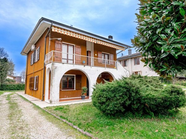 casa indipendente in vendita a Porto Mantovano in zona Sant'Antonio