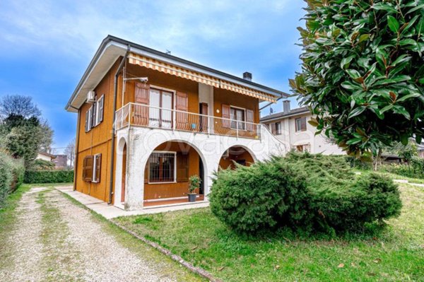 casa indipendente in vendita a Porto Mantovano in zona Sant'Antonio