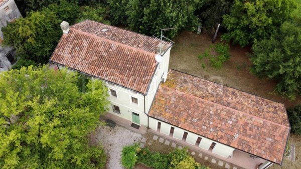 casa indipendente in vendita a Porto Mantovano in zona Soave