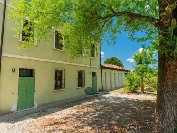 casa indipendente in vendita a Porto Mantovano in zona Soave
