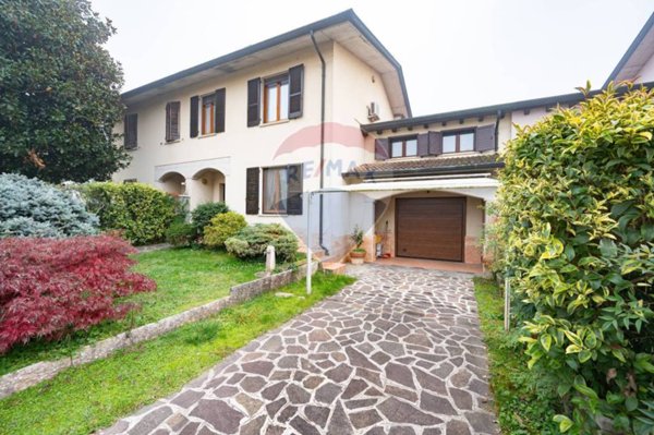 casa indipendente in vendita a Porto Mantovano in zona Sant'Antonio