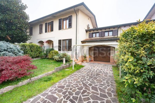 casa indipendente in vendita a Porto Mantovano in zona Sant'Antonio