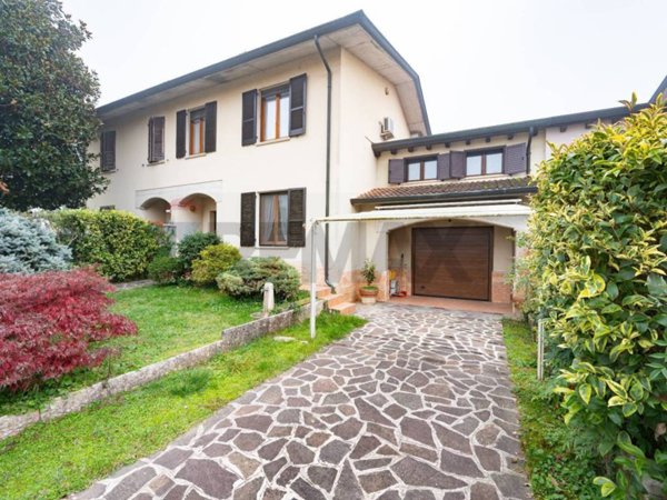 casa indipendente in vendita a Porto Mantovano in zona Sant'Antonio