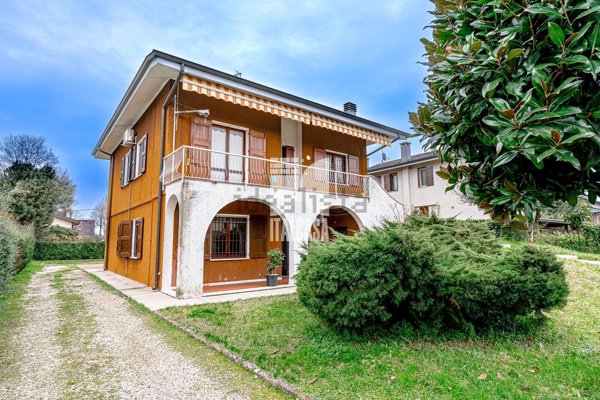 casa indipendente in vendita a Porto Mantovano in zona Bancole