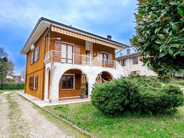 casa indipendente in vendita a Porto Mantovano in zona Bancole