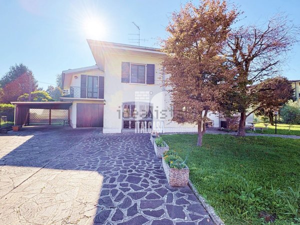 casa indipendente in vendita a Porto Mantovano in zona Bancole