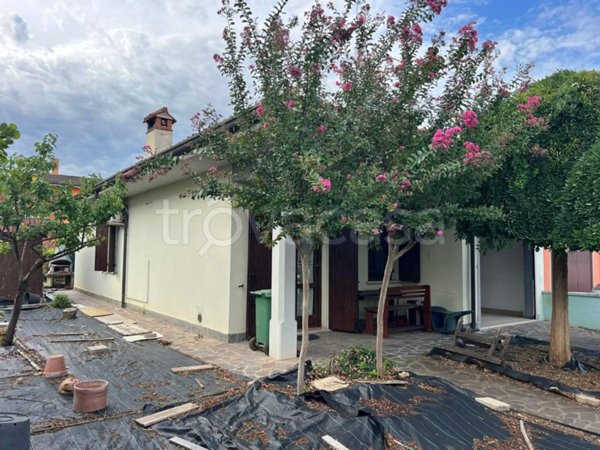 casa indipendente in vendita a Porto Mantovano in zona Sant'Antonio