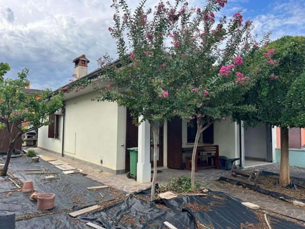 casa indipendente in vendita a Porto Mantovano
