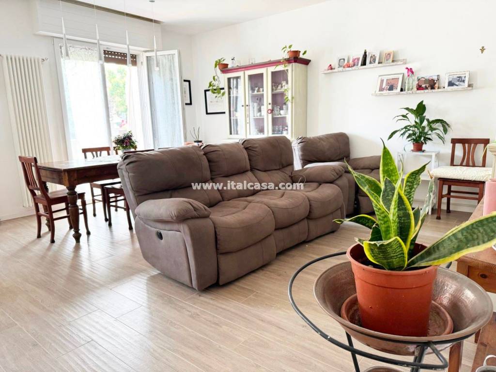 appartamento in vendita a Porto Mantovano in zona Sant'Antonio