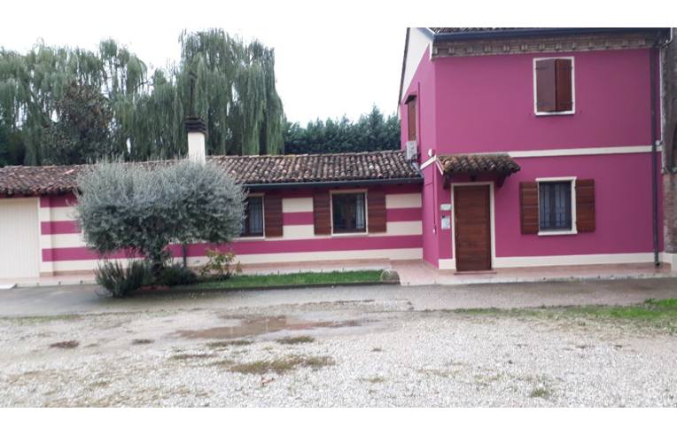 casa indipendente in vendita a Porto Mantovano in zona Soave
