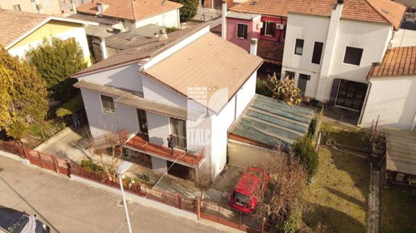 casa indipendente in vendita a Porto Mantovano in zona Sant'Antonio