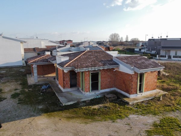 casa indipendente in vendita a Porto Mantovano