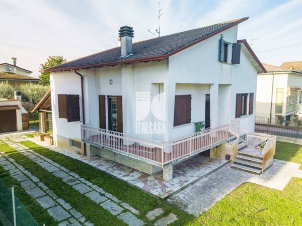 casa indipendente in vendita a Porto Mantovano in zona Sant'Antonio