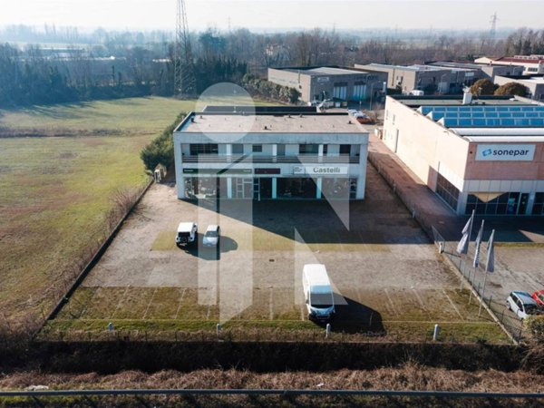negozio in vendita a Porto Mantovano in zona Malpensata