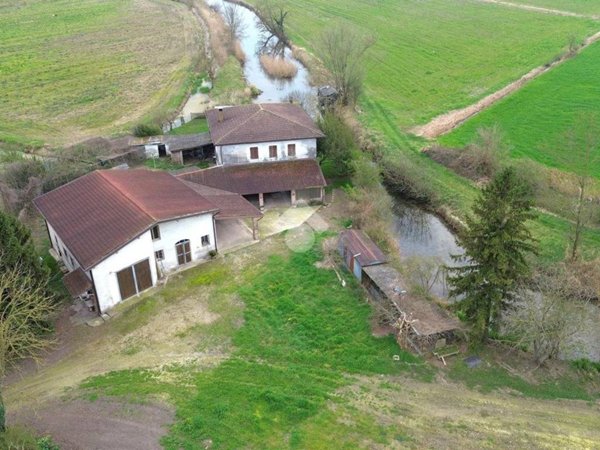 casa indipendente in vendita a Porto Mantovano in zona Soave