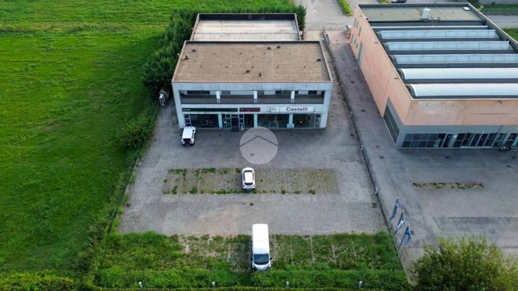 locale commerciale in vendita a Porto Mantovano