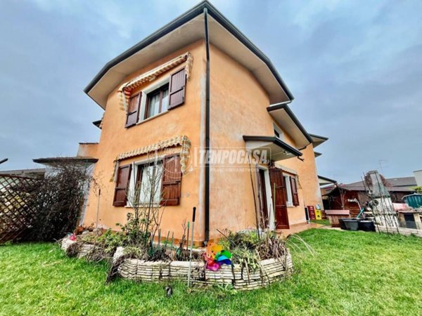 casa indipendente in vendita a Porto Mantovano in zona Sant'Antonio