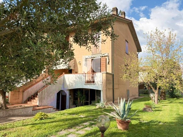 casa indipendente in vendita a Porto Mantovano in zona Bancole
