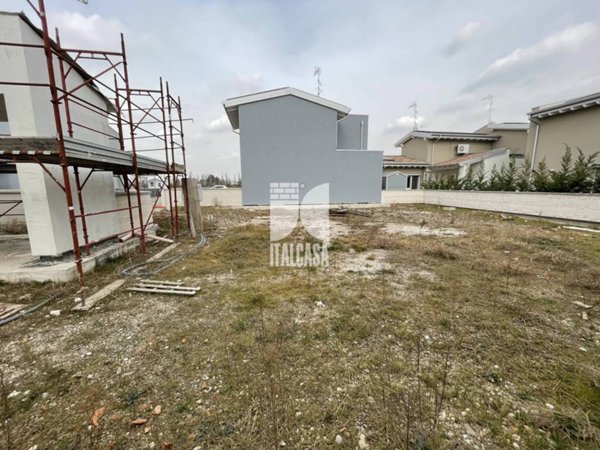 casa indipendente in vendita a Porto Mantovano