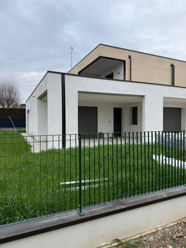 casa indipendente in vendita a Porto Mantovano