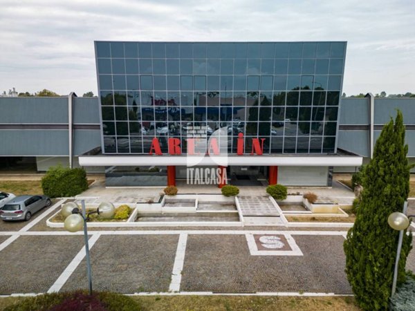 negozio in vendita a Porto Mantovano in zona Bancole