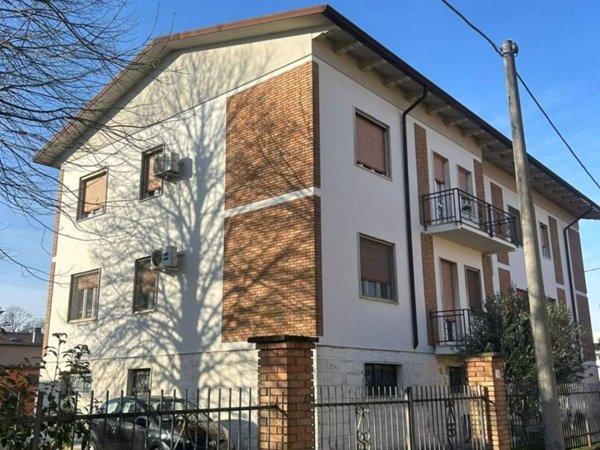 casa indipendente in vendita a Porto Mantovano in zona Sant'Antonio