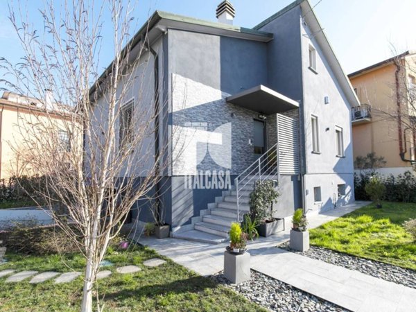 casa indipendente in vendita a Porto Mantovano in zona Sant'Antonio