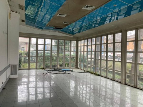 locale commerciale in vendita a Porto Mantovano in zona Sant'Antonio