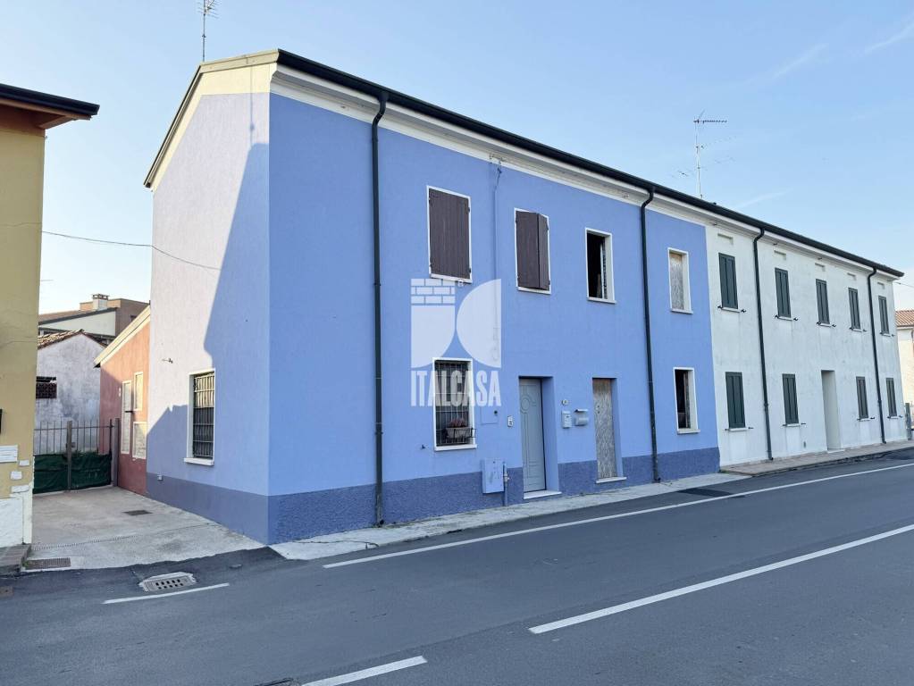 casa indipendente in vendita a Porto Mantovano in zona Bancole