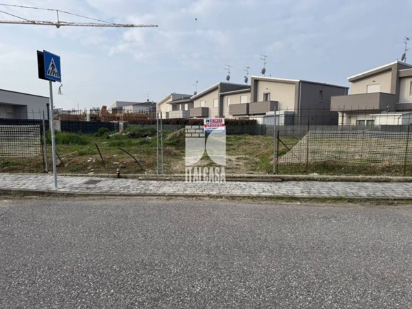 terreno agricolo in vendita a Porto Mantovano