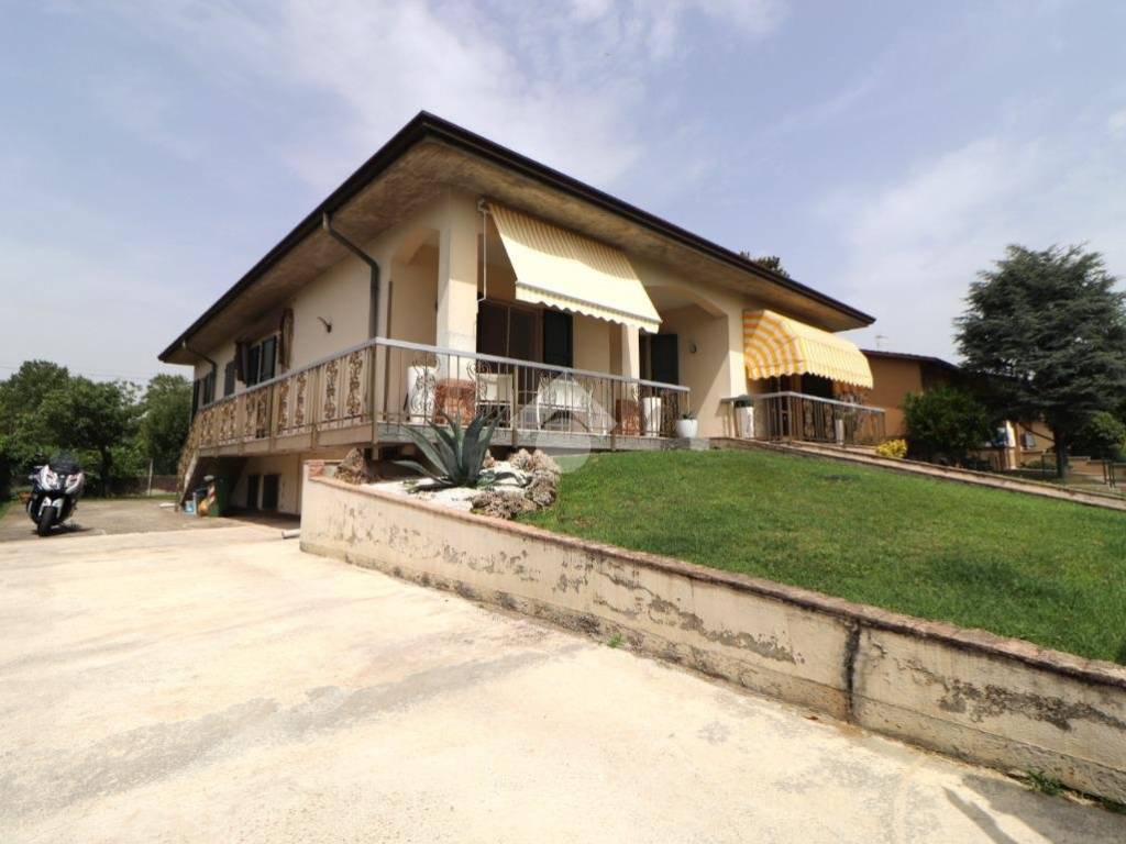 casa indipendente in vendita a Porto Mantovano in zona Sant'Antonio