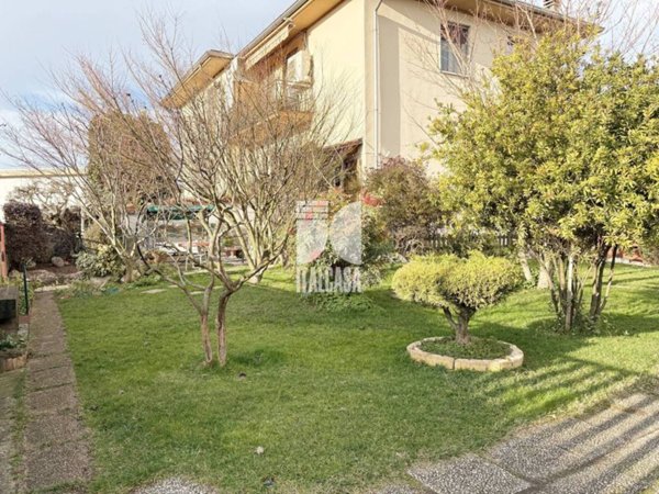 casa indipendente in vendita a Porto Mantovano in zona Sant'Antonio