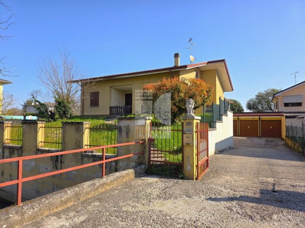 casa indipendente in vendita a Porto Mantovano in zona Sant'Antonio