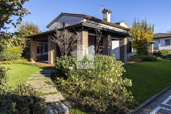 casa indipendente in vendita a Porto Mantovano in zona Sant'Antonio