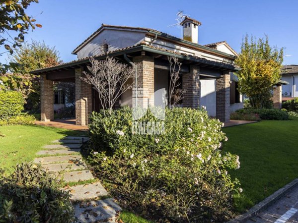 casa indipendente in vendita a Porto Mantovano in zona Sant'Antonio