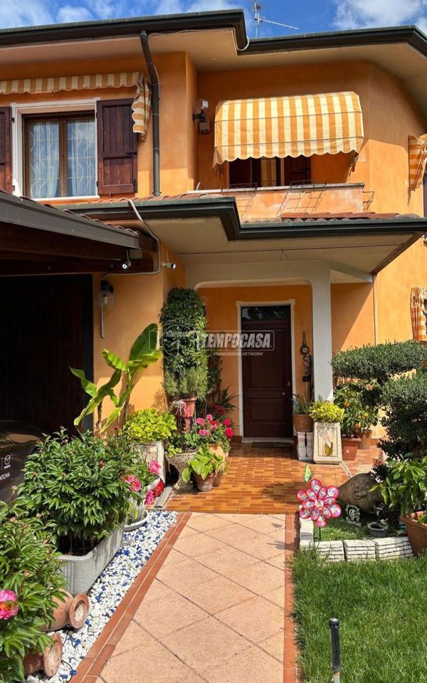 casa indipendente in vendita a Porto Mantovano in zona Sant'Antonio
