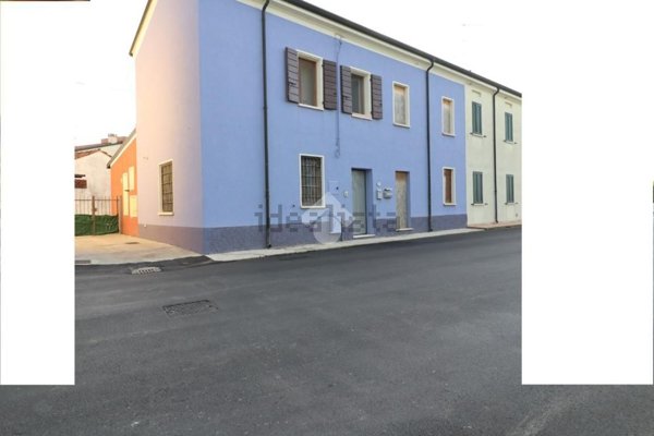 casa indipendente in vendita a Porto Mantovano