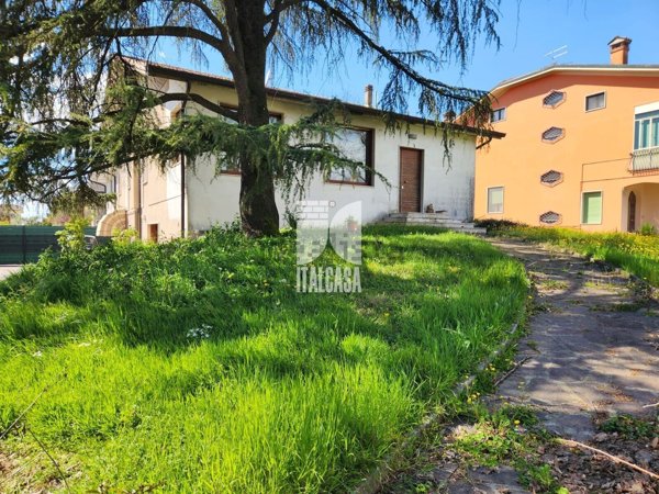 casa indipendente in vendita a Porto Mantovano in zona Soave