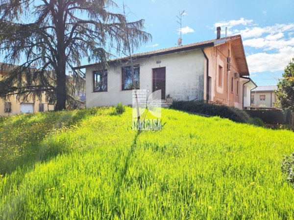 casa indipendente in vendita a Porto Mantovano in zona Soave