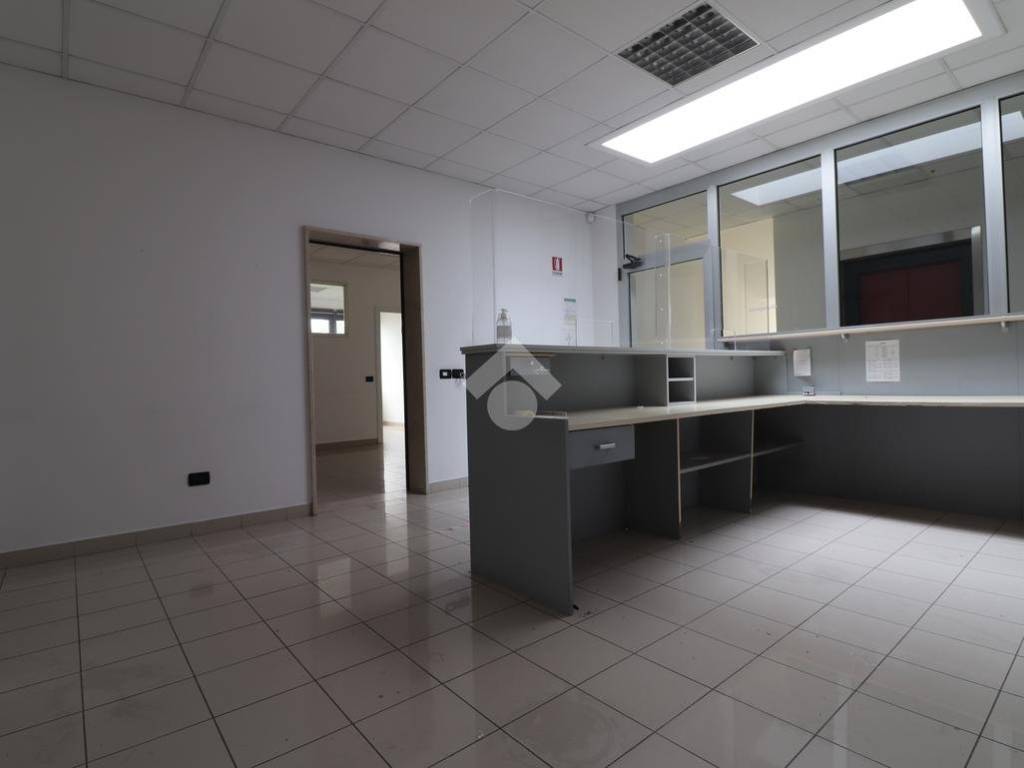 ufficio in vendita a Porto Mantovano in zona Malpensata