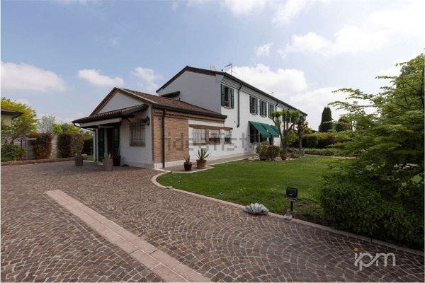 casa indipendente in vendita a Porto Mantovano in zona Sant'Antonio