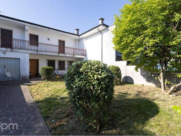 casa indipendente in vendita a Porto Mantovano in zona Sant'Antonio