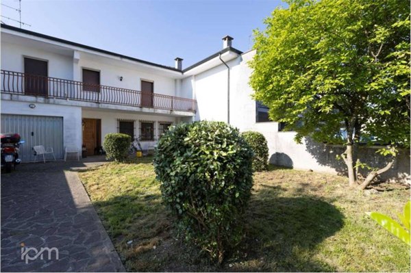 casa indipendente in vendita a Porto Mantovano in zona Sant'Antonio