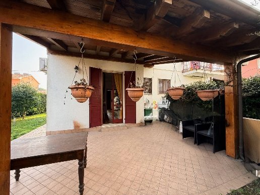 casa indipendente in vendita a Porto Mantovano in zona Sant'Antonio
