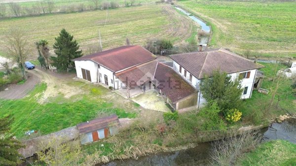 casa indipendente in vendita a Porto Mantovano