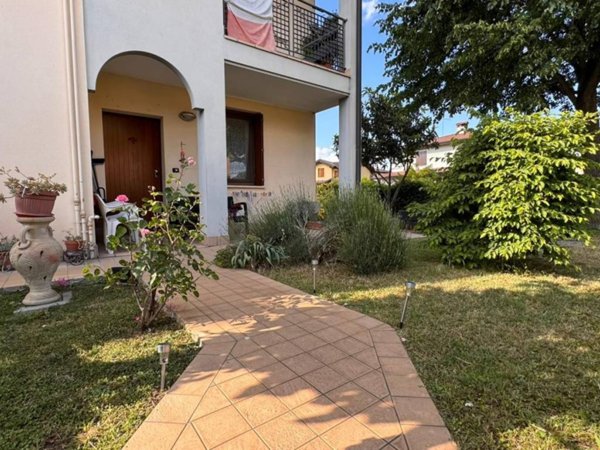 appartamento in vendita a Porto Mantovano in zona Soave