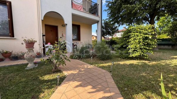appartamento in vendita a Porto Mantovano in zona Soave