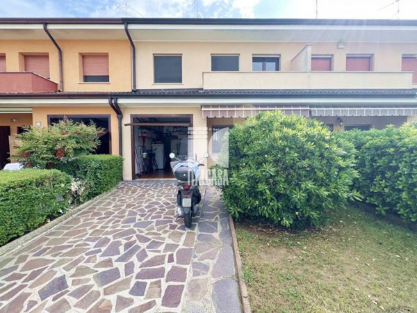 casa indipendente in vendita a Porto Mantovano in zona Sant'Antonio