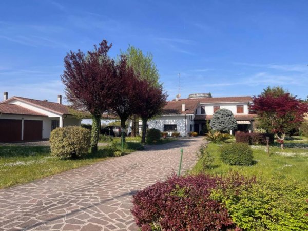 casa indipendente in vendita a Porto Mantovano